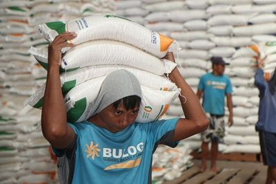 Direktur Utama Perum Bulog Pantau Stok Beras di Pasar Johar Karawang