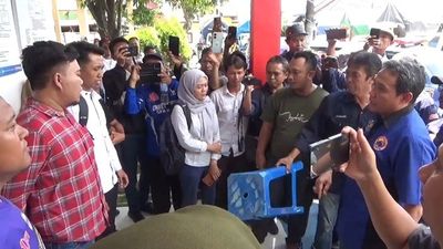 Ratusan Kader dan Caleg NasDem Geruduk Kantor Kecamatan Sumbersari, Ada Apa?