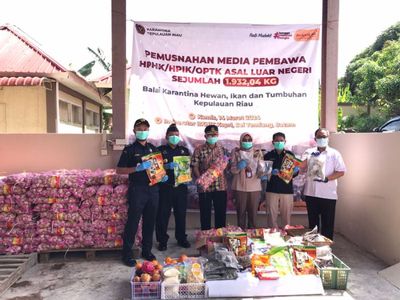 1,9 Ton Makanan dari China dan Malaysia Dimusnakan di Batam