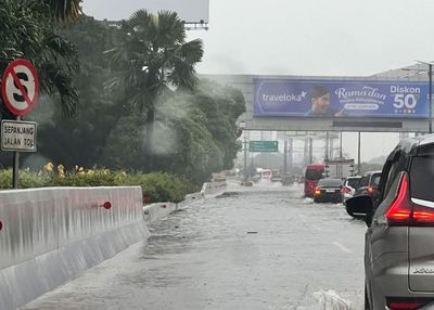 Tol Sedyatmo Arah Bandara Soetta Tergenang Imbas Curah Hujan Tinggi, Jasa Marga Kerahkan Mesin Pompa