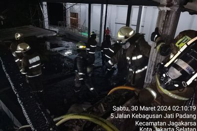 Rumah Terbakar di Kebagusan Jaksel Menjelang Sahur, 1 Orang Tewas