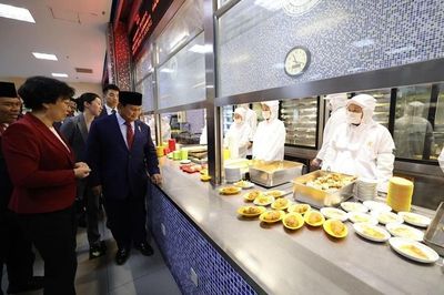 Kunker ke China, Prabowo Tinjau Sekolah yang Beri Makan Siang Gratis