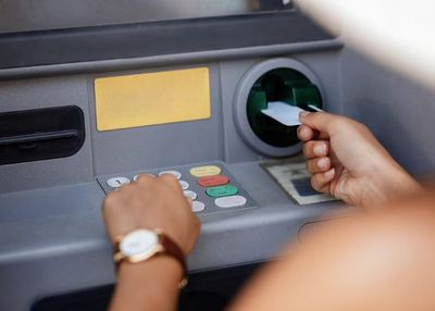 Apes! Pelaku Ganjal ATM di Ciputat Dipergoki hingga Ditangkap Korban, Rekannya Malah Kabur
