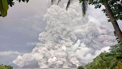 Gunung Ruang di Sulawesi Utara Kembali Erupsi, BMKG Pantau Ketinggian Muka Air Laut dan Dampak Abu Vulkanik