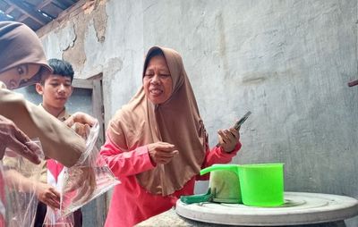 Cegah Penyebaran DBD, 5.000 Benih Ikan Pemakan Jentik Nyamuk Dibagikan ke Warga Boyolali