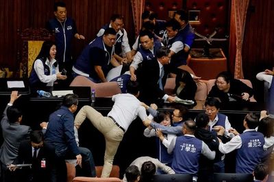 Anggota Parlemen Taiwan Saling Baku Hantam Buntut Perselisihan Reformasi UU Parlemen