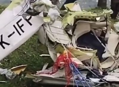 BREAKING NEWS! Pesawat Latih Jatuh di Lapangan Sunburst BSD Serpong, Satu Korban Tergeletak
