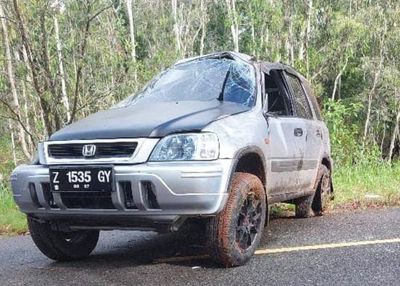 Honda CR-V Kecelakaan Tunggal di Jalan Trans Papua, Sopir Diduga Kurang Konsentrasi
