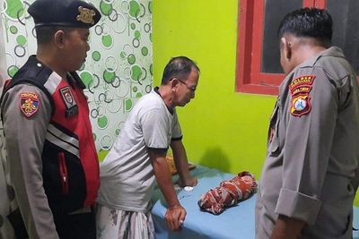 Hendak Garap Sawah Malam Hari, Warga Pademawu Temukan Bayi di Pemakaman