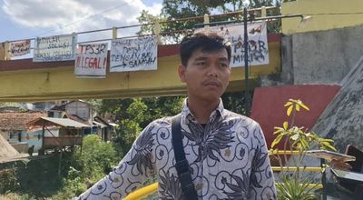 Sebut Tidak Berizin, Warga Jagalan Yogyakarta Bentangkan Banner Tolak TPS3R Karangmiri
