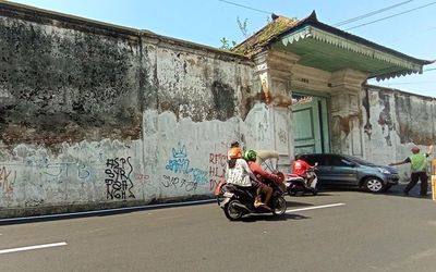 Parah! Tembok Keraton Kasunanan Surakarta Jadi Sasaran Vandalisme