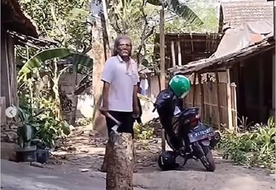 Aksi Kakek Berkapak Kejar Debt Collector di Klaten Akibat Tolak Ditagih Utang