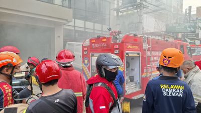 6 Unit Damkar Padamkan Api Kebakaran Hotel di Jogja, Ini Dugaan Penyebabnya!