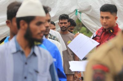 Satpol PP Bongkar Deretan Tenda Pencari Suaka di Depan Gedung UNHCR Jaksel