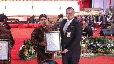 Keren! Polri Dapat 2 Rekor MURI di Acara Wayang Kulit di Hari Bhayangkara ke-78