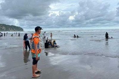 Lima Wisatawan Terseret Ombak Parangtritis, Dua Orang Meninggal Dunia