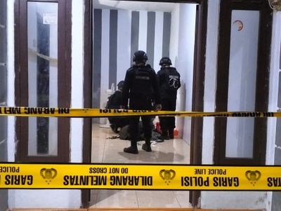 Polisi Gerebek Rumah di Jember: Amankan 4 Orang hingga 2 Bom Ikan dan 2 Ons Sabu