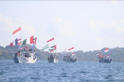 Bendera Palestina hingga Argentina Berkibar di Pesta Nelayan Suku Mandar, Ini Penjelasannya