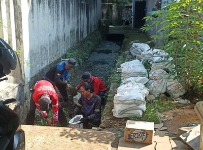 Cegah Banjir di Musim Penghujan, BUMD Migas Kota Bekasi Bangun Saluran Air di Permukiman Penduduk