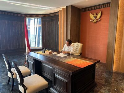 Tok! Presiden Jokowi Sahkan PP yang Mengatur Penyediaan Alat Kontrasepsi untuk Pelajar