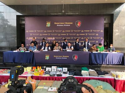 Polisi Bongkar Importir Pakaian, Makanan hingga Alat Kecantikan Ilegal: Kacau, Banyak Brand Ternama!