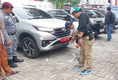 2 OTK Lempar Bangkai Ayam dan Tebar Ancaman ke Kantor KPU Jakut, Ini Ciri-cirinya!