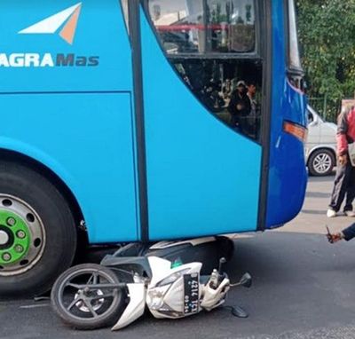 Pemotor Wanita Terserempet Bus di Jatinegara, Langsung Tewas Seketika