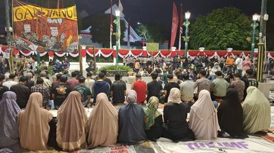 Ada Jokowi di Dalam, Massa Aksi Jogja Memanggil Kepung Gedung Agung Yogyakarta, Massa : Jangan Sampai Jadi Bangladesh Kedua!