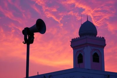 Bentuk Toleransi, MUI, Muhammadiyah dan NU Sepakat Adzan Maghrib TV Diganti Running Text saat Misa Akbar