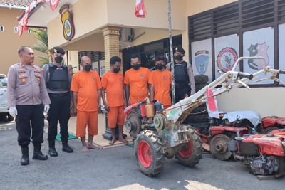 Polsek Minggir Yogyakarta Ringkus Komplotan Pencuri Traktor : 1 Traktor Hendak Dijual Sampai Rp3,5 Juta