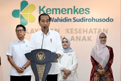 Presiden Jokowi Resmikan Gedung Pelayanan Kesehatan Ibu dan Anak di RS Wahidin Sudirohusodo Makassar