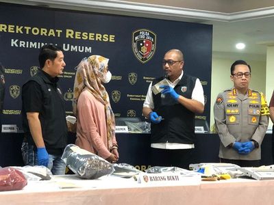 Polisi Serahkan Mobil Taksi Online ke Wanita Korban Perampokan di Tol JORR