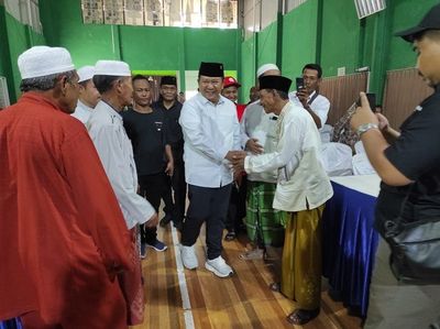 Kampanye Awal Petahana Sambang Pasar Pantau Bapokting, Gus Fawait Tebar Cinta Pemilu Damai Door to Door