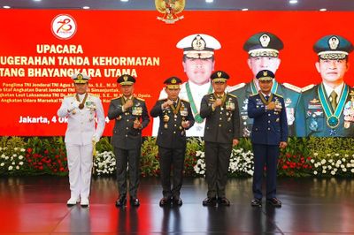 Kapolri Sematkan Bintang Bhayangkara Utama ke Panglima TNI dan 3 Kepala Staf: Ternyata Ini Artinya!
