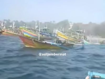 Ombak Pantai Selatan Besar, 8 Perahu Karam di Pantai Papuma dan Satu Terhempas Tabrak Bebatuan di Plawangan Puger