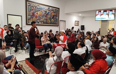 Kenalkan Jember Kalcer kepada Gen Z, Calon Bupati Ini Rela di Roasting ala Stand Up Comedy