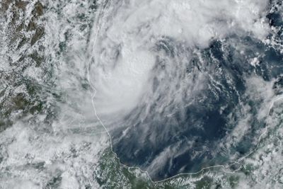 Badai Milton Berpotensi Ancam Negara Bagian Florida AS
