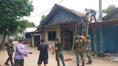 Tim Satgas TMMD ke-122 Terus Bergerak Lakukan Pembongkaran Rutilahu