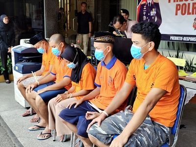 Seorang Guru Honorer Bersama Komplotan Palsukan Dokumen Negara, Kok Bisa?