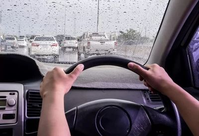 Mobil Berhenti Sebabkan Macet di Jalan Bekasi Timur: Saat Dicek, Ternyata Sopirnya Tewas