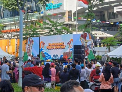 Jelang Pelantikan Prabowo Subianto sebagai Presiden Indonesia, Warga Ramaikan Pesta Rakyat di Senayan