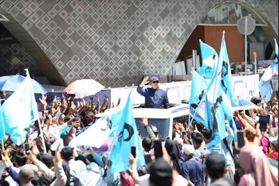 Momen Prabowo-Gibran Sapa Masyarakat usai Dilantik Sebagai Presiden dan Wakil Presiden