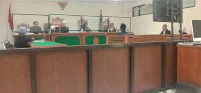 Terdakwa Kasidi Lurah Maguwaharjo Hadiri Sidang Tipikor Penyalahgunaan TKD : Negara Rugi 72 Juta Lebih