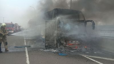 Viral Bus Berisi Puluhan Anak TK Terbakar di Tol Wiyoto Wiyono, Ini Dugaan Penyebabnya!