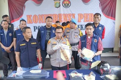 Satu dari 3 Kawanan Spesialis Perampok Minimarket di Bekasi Dilumpuhkan Timah Panas Polisi