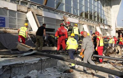 14 Orang Tewas karena Tertimpa Atap Stasiun Kereta Api yang Runtuh di Serbia