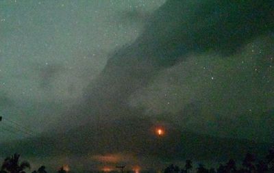 Gunung Lewotobi Laki-Laki Meletus: 4 Bandara Ditutup, 10 Orang Tewas