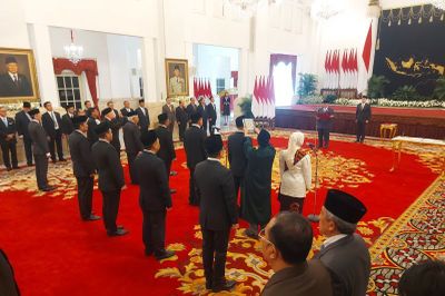 Presiden Prabowo Lantik Wakil dan Anggota Dewan Ekonomi Nasional untuk Bantu Luhut