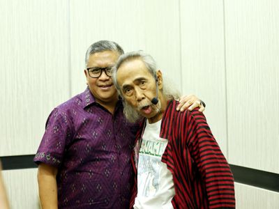 Rayakan 48 Tahun Berkarya, Sekjen PDIP Tonton Konser Sawung Jabo: Dia itu Seorang Maestro