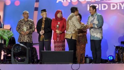Termasuk Sultan HB X, Sejumlah Tokoh di DIY Ini Terima Penghargaan KPID 2024